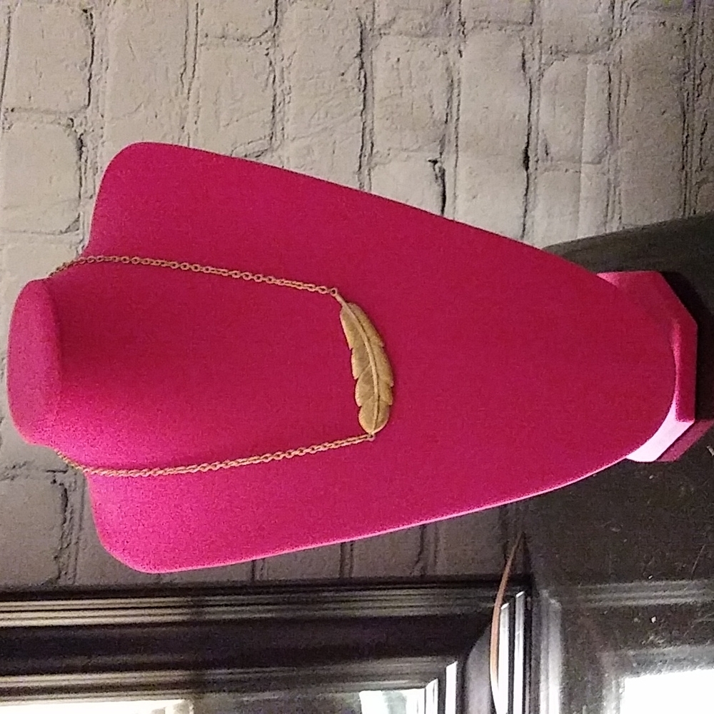 Feather Necklace Gold-Colored